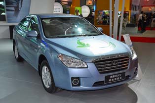 中国一汽的奔腾B50EV车型。装备42kW的牵引电机和60Ah的锂离子电池。发布的60km匀速续航里程为136km。
