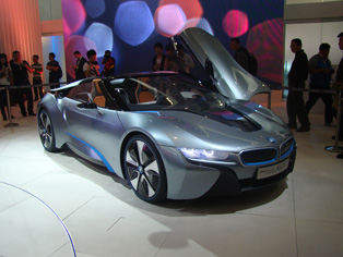 宝马集团全球首发的插电式混合动力BMW i8 Sypder概念车