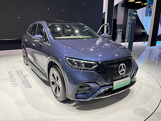 奔驰中国首发全新 EQE 纯电 SUV